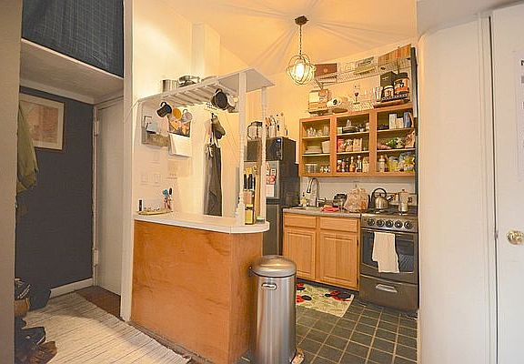5th image of 42 S Oxford St APT 6