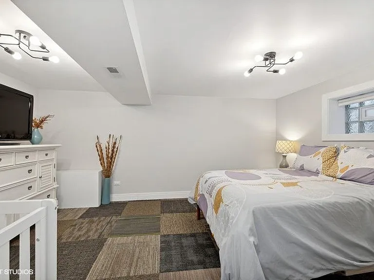 3232 N Troy St — Photo 10