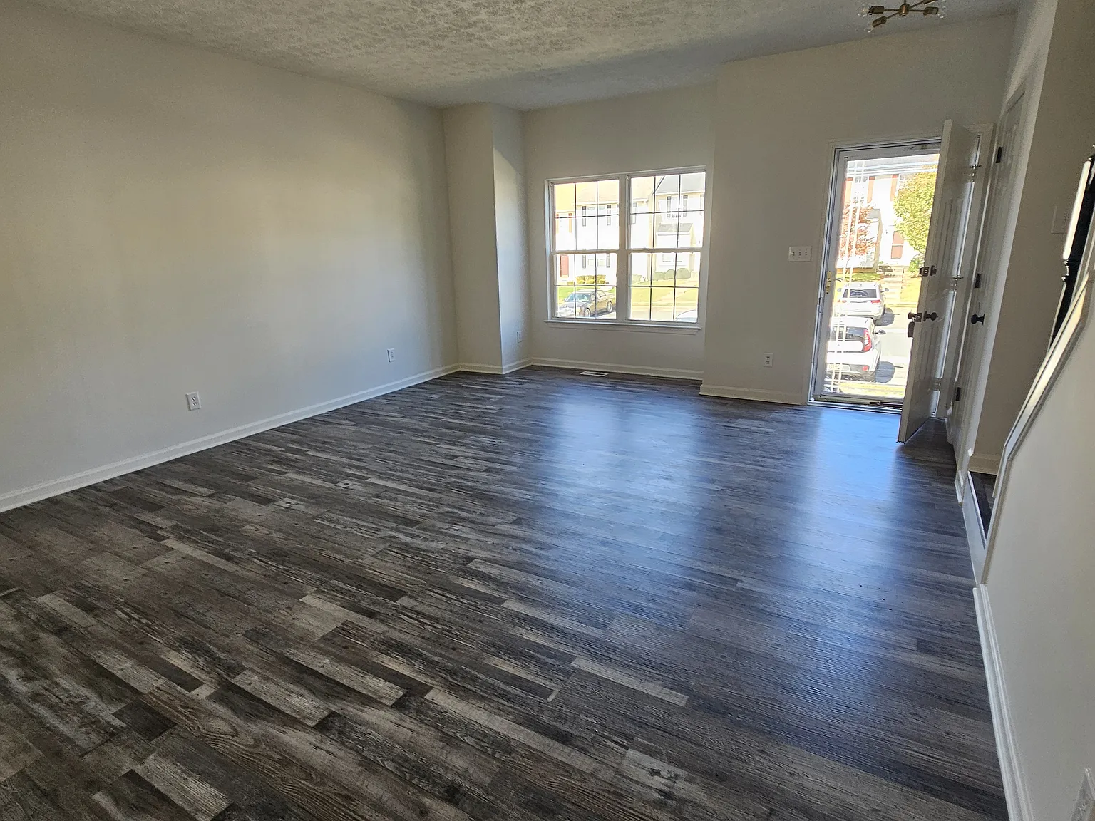 3 bed, 2.5 bath, 1734 sqft, $2,500 — Photo 3