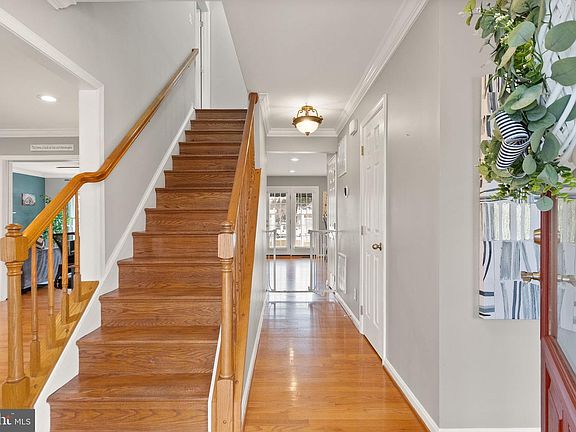 5th image of 608 E G St