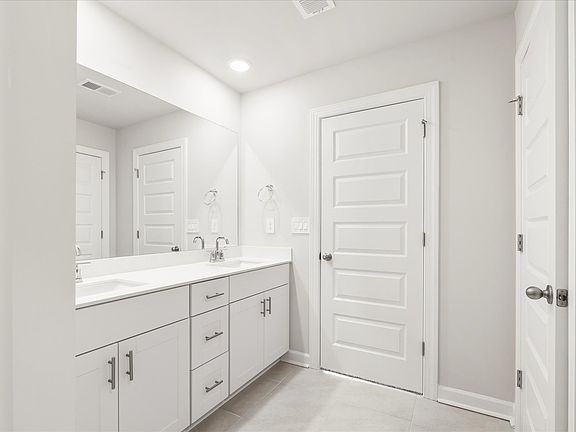 Welcome to the Dallas floorplan at Village White Pine.