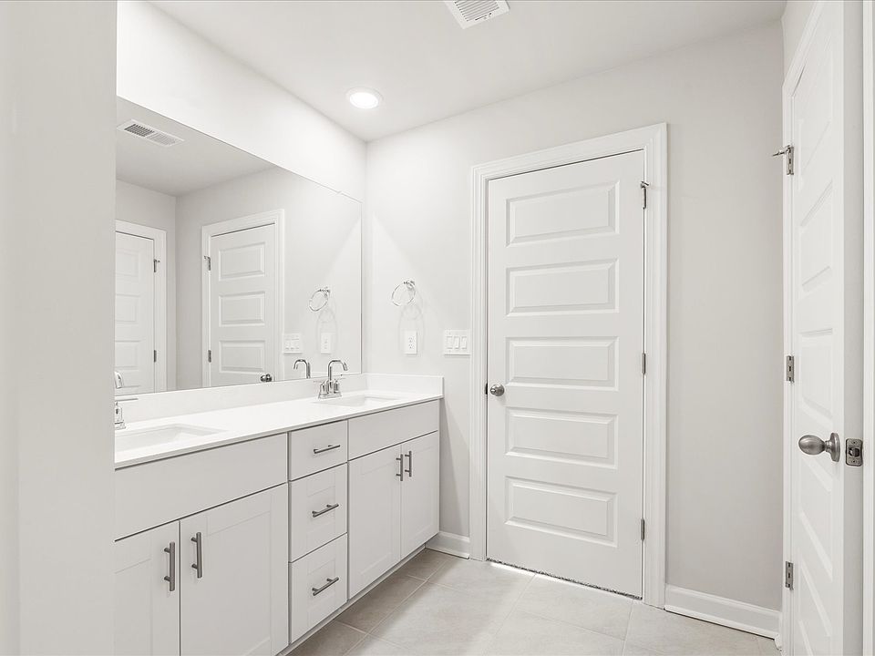 Welcome to the Dallas floorplan at Village White Pine.