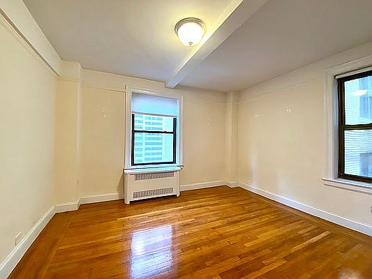 5th image of 305 Lexington Ave APT 10C
