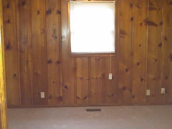 5th image of 905 Magnolia Dr NW