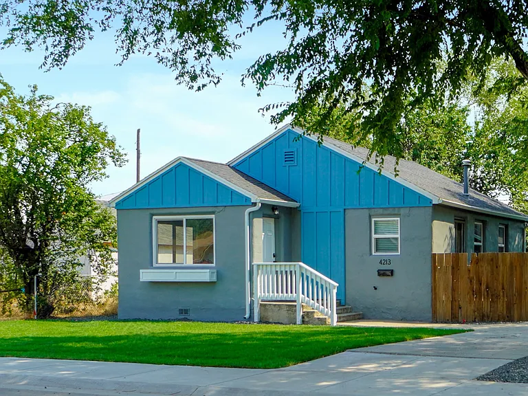 4213 W Clark St — Photo 1