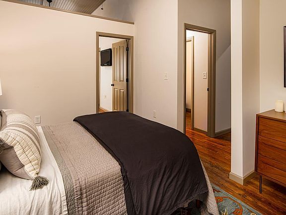 4th image of 617 Cherry St Floor 2