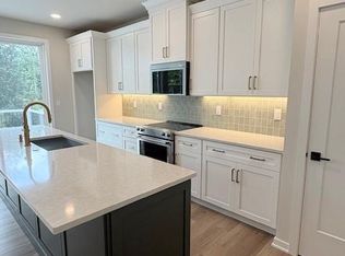 7 Grayson Ln, Downingtown, PA 19335