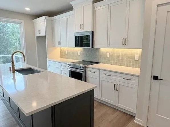 7 Grayson Ln, Downingtown, PA 19335