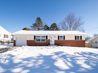 18 Grandview Dr, Latham, NY 12110