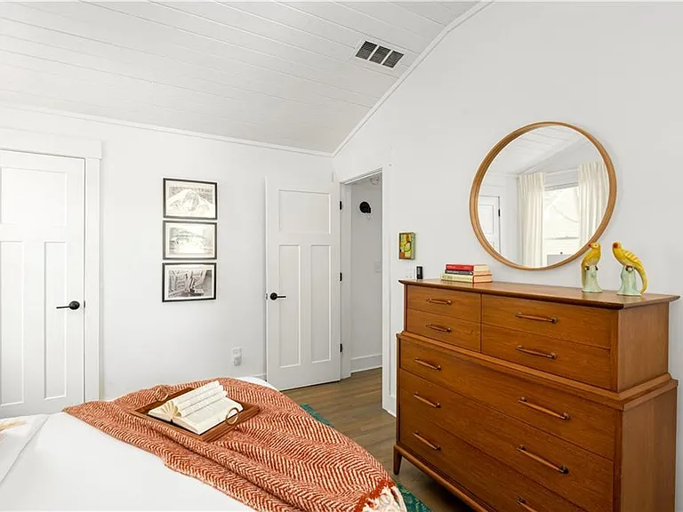 347 Sinclair Ave NE — Photo 16
