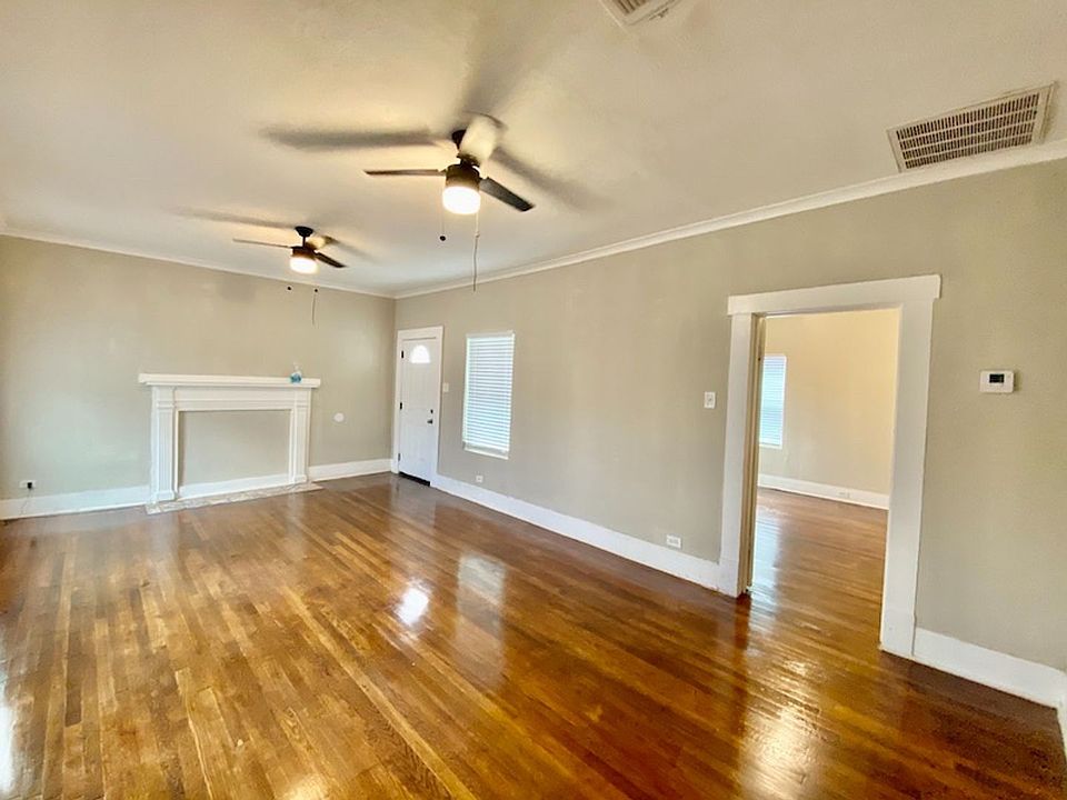 1st image of 2219 S New Braunfels Ave
