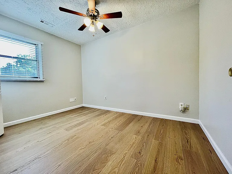 642 Lindemann Dr — Photo 15
