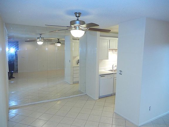 Dining area, Floor to ceiling mirror wall with entrance to K