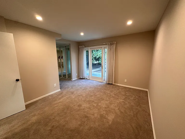 16711 Greenview Ln — Photo 11
