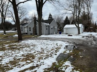 2820 Pontiac Lake Rd, Waterford, MI 48328