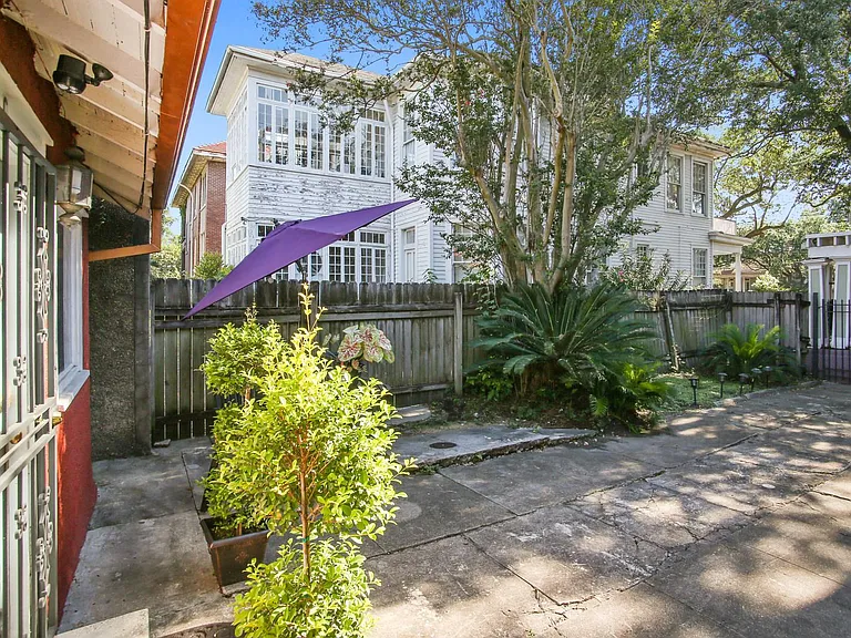 2218 Napoleon Ave — Photo 3