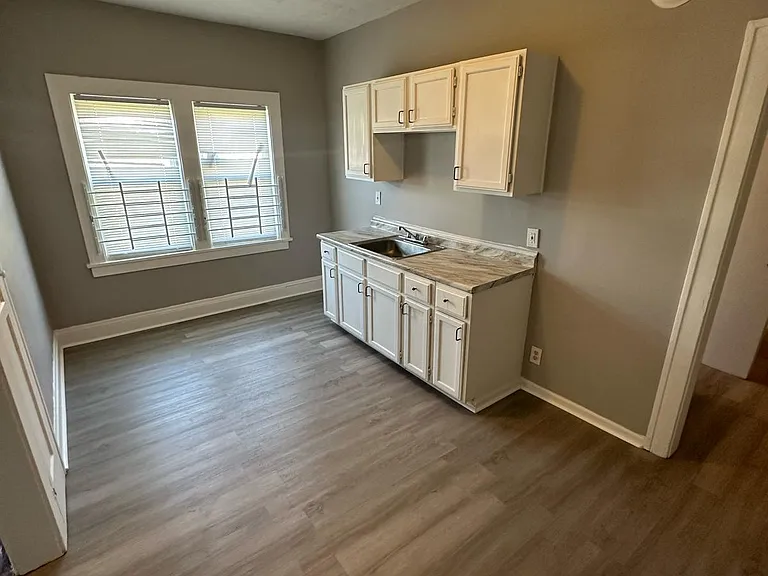 12911 Brackland Ave #4 — Photo 6