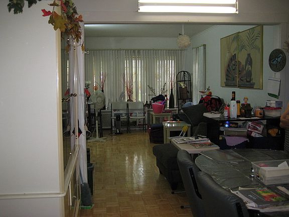 2nd image of 5024 N Avers Ave