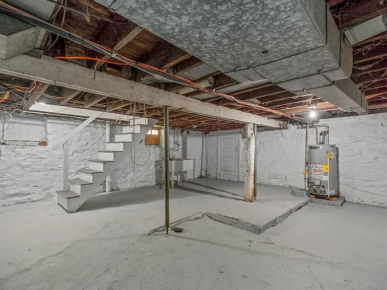 115 W Cherryhill St — Photo 23