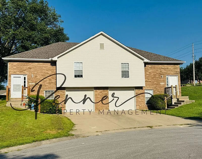 1401 SE Henley Ct