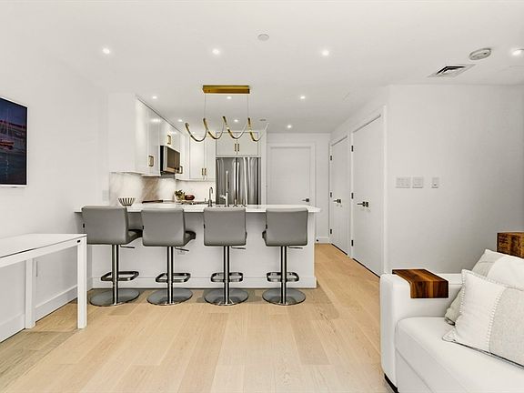 5th image of 80 Broad St Unit 1009