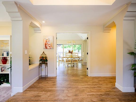 5th image of 207 Sunridge Dr