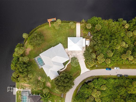 3rd image of 816 McDill Dr