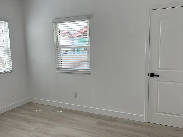 2740 Wabash Ave — Photo 7
