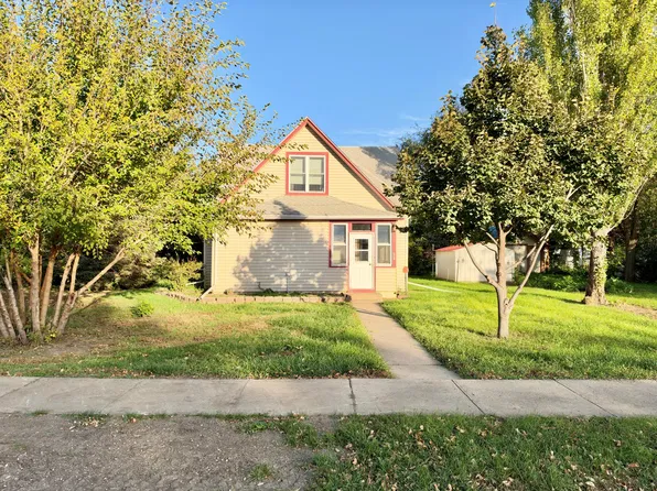 206 Front Ave SE, Wagner, SD 57380