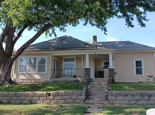 1307 4th St, Fairbury, NE 68352