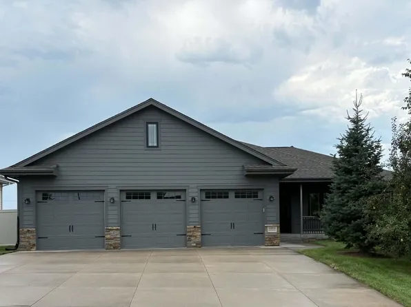 10509 Hillcrest Dr, La Vista, NE 68128