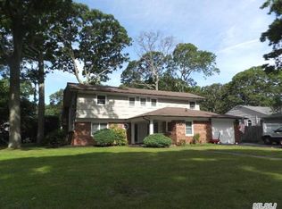 110 Gillette Ave, Patchogue, NY 11772
