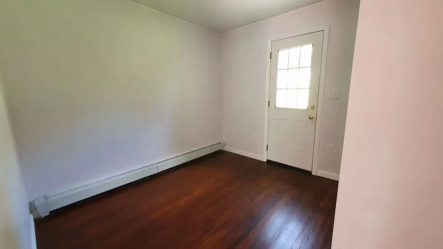 3 bed, 1.5 bath, 1200 sqft, $1,650 — Photo 3