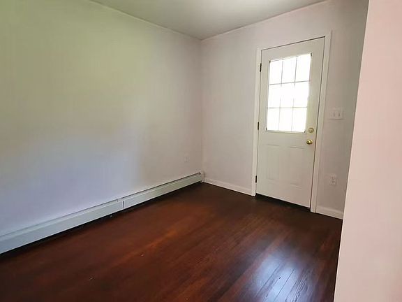3rd image of 412 Willowbrook Rd