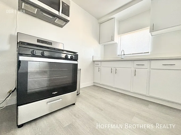 5179 S Western Ave #201 — Photo 2
