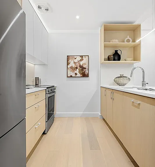 555 W 45th St #703B — Photo 4