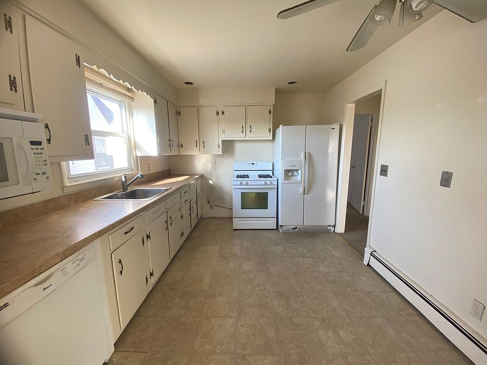 1st image of 456 W Walnut St Floor 2