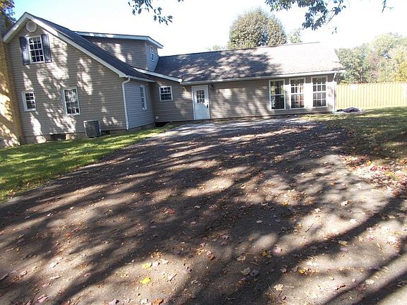 4th image of 202 Astoria Dr