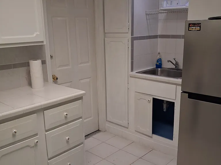 100 Forshay Rd #2 — Photo 4