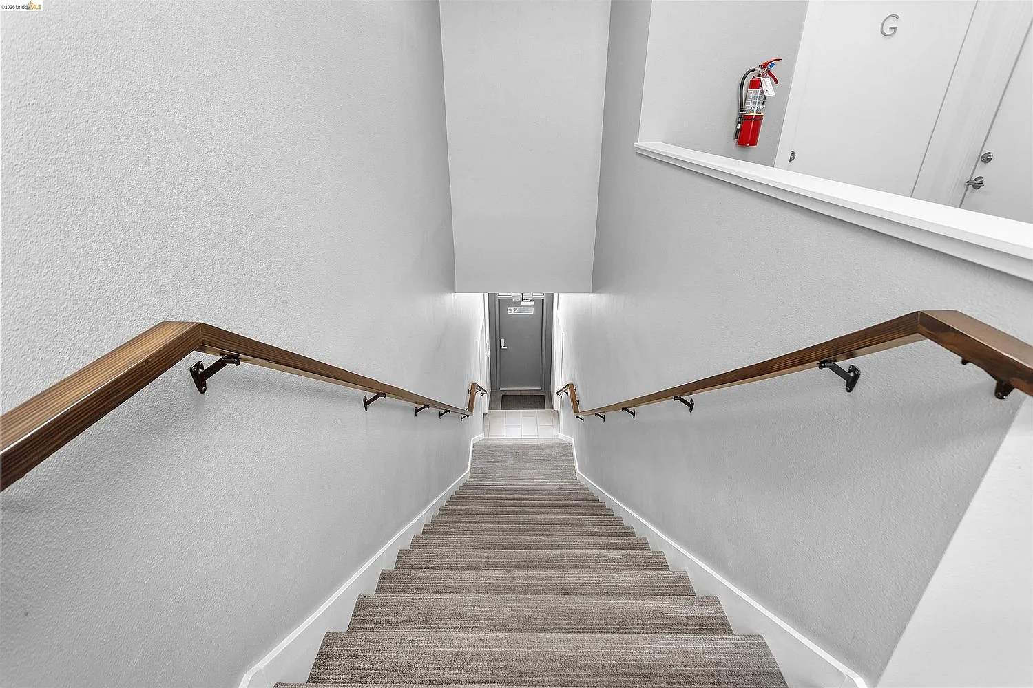 2 bed, 870 sqft, $2,450 — Photo 2