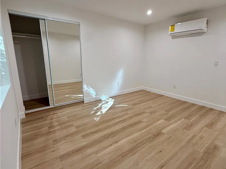 20407 Strathern St #20409 — Photo 6