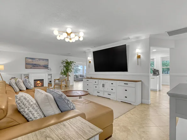 561 Anchorage Dr, North Palm Beach, FL 33408