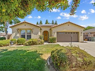 806 E Chestnut Ct, Visalia, CA 93292