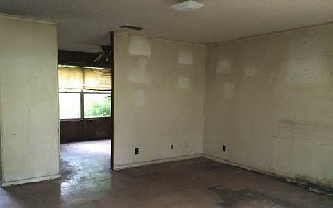 4th image of 595 SW Upchurch Ave