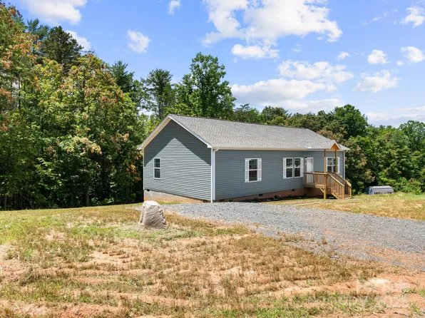 207 Walnut Branch Rd, Weaverville, NC 28787