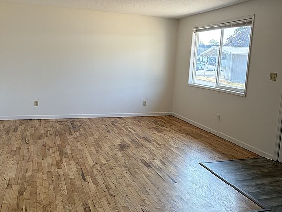 3rd image of 119 SE 98th Ave