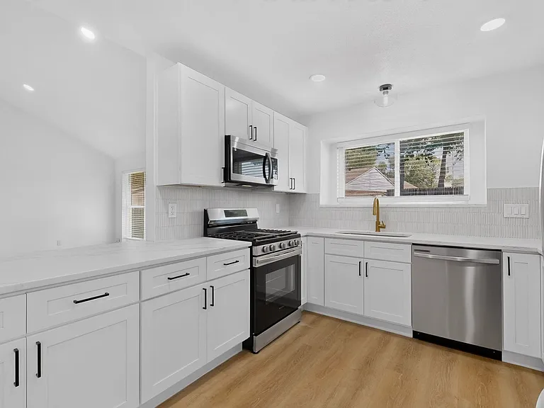 1313 Homestead St — Photo 33