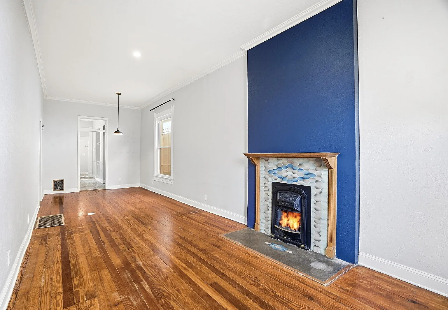 2 bed, 1.0 bath, 1111 sqft, $2,541 — Photo 4