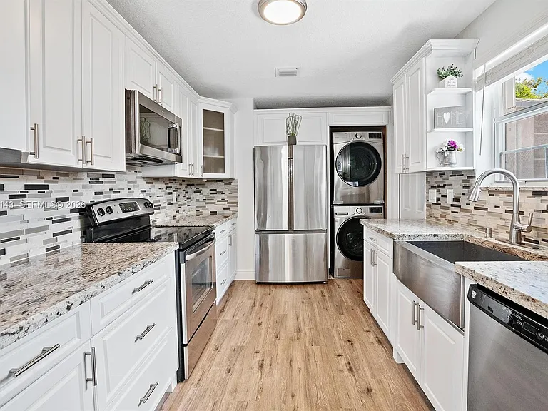 4276 SW 56th Ave — Photo 8