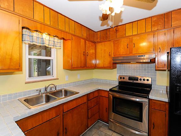 2nd image of 2125 Sentell Cir